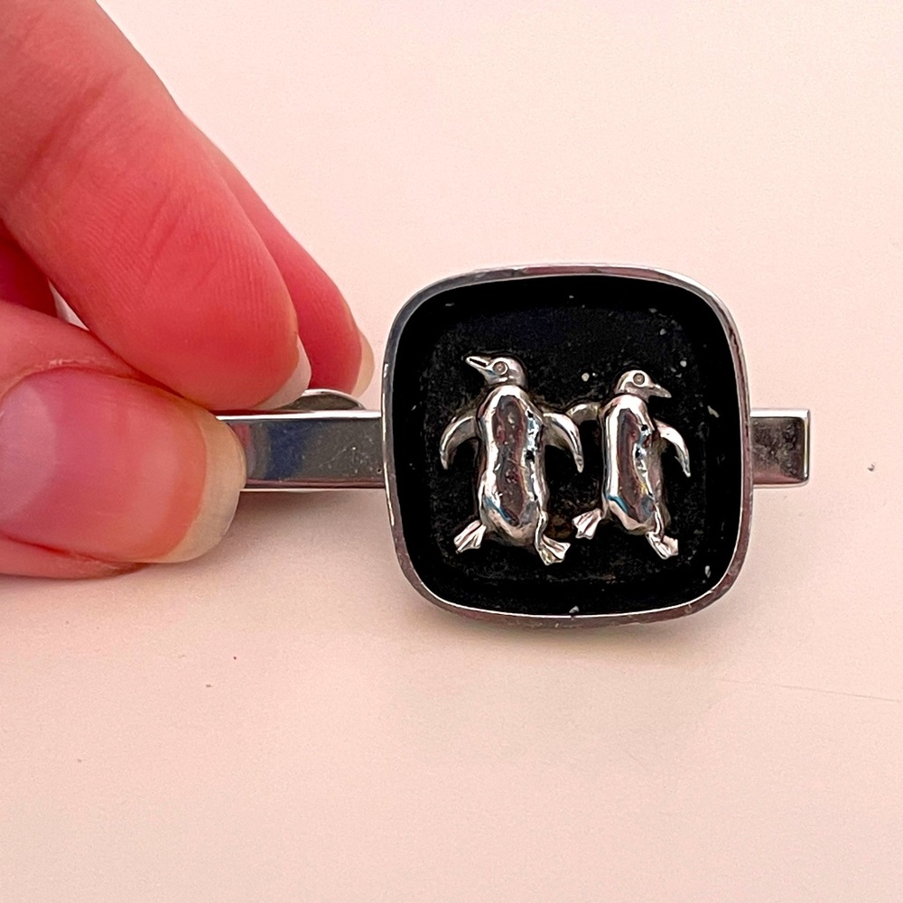 Vintage Heavy Silver Tone Winter Christmas Penguin Preppy Retro Men's Tie Bar